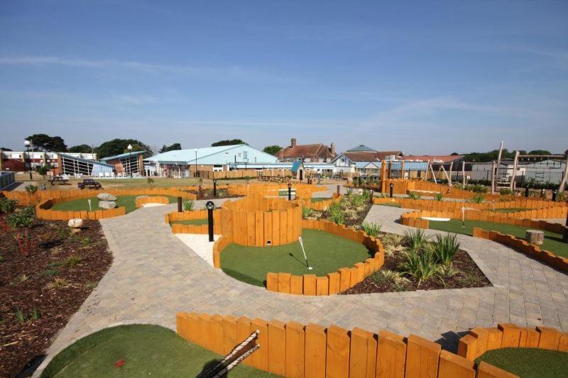127Cs Hoburne Naish Holiday Park Хайклиф Екстериор снимка